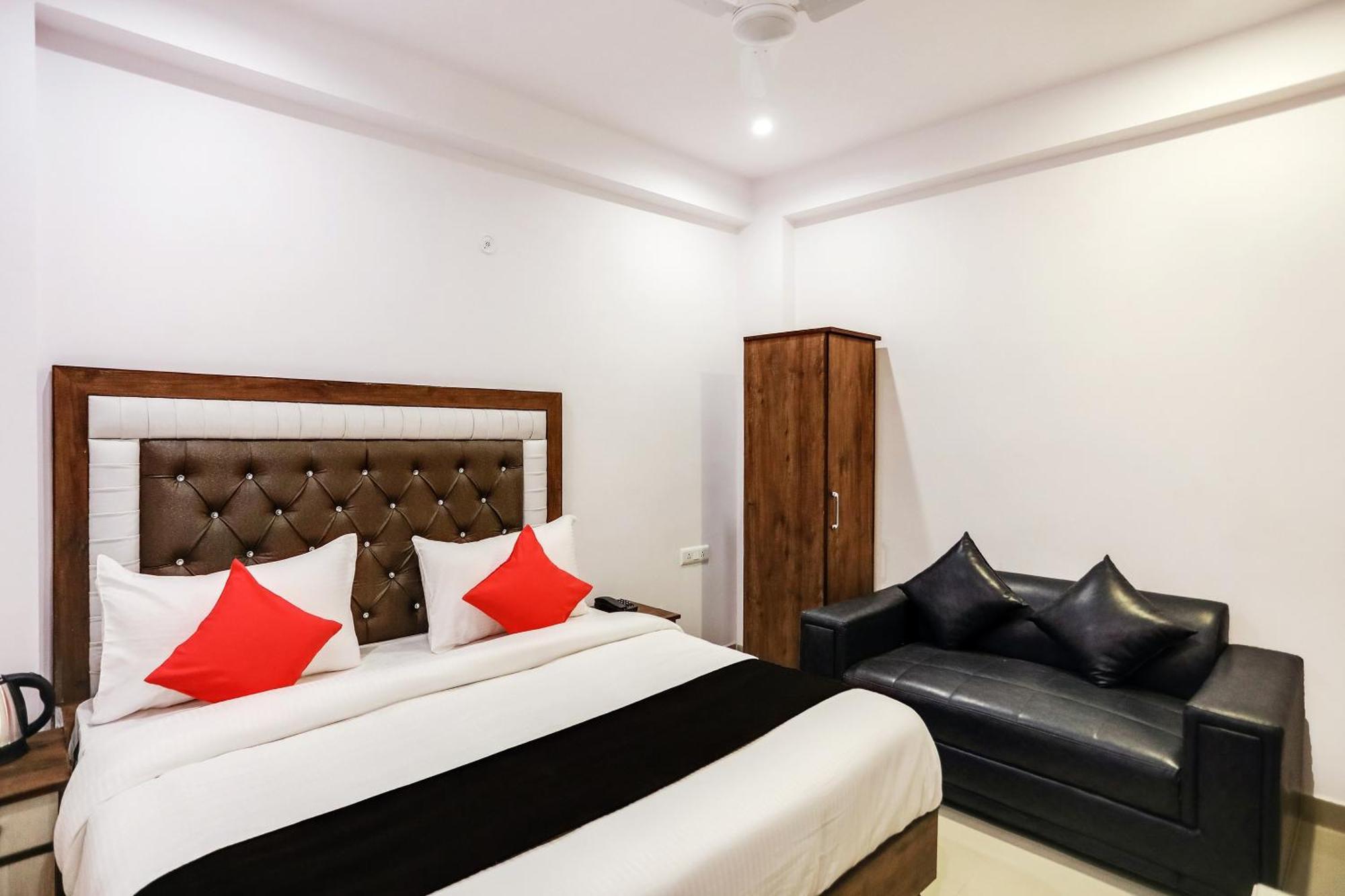 Hotel O Golden Stone Ghaziabad Bagian luar foto