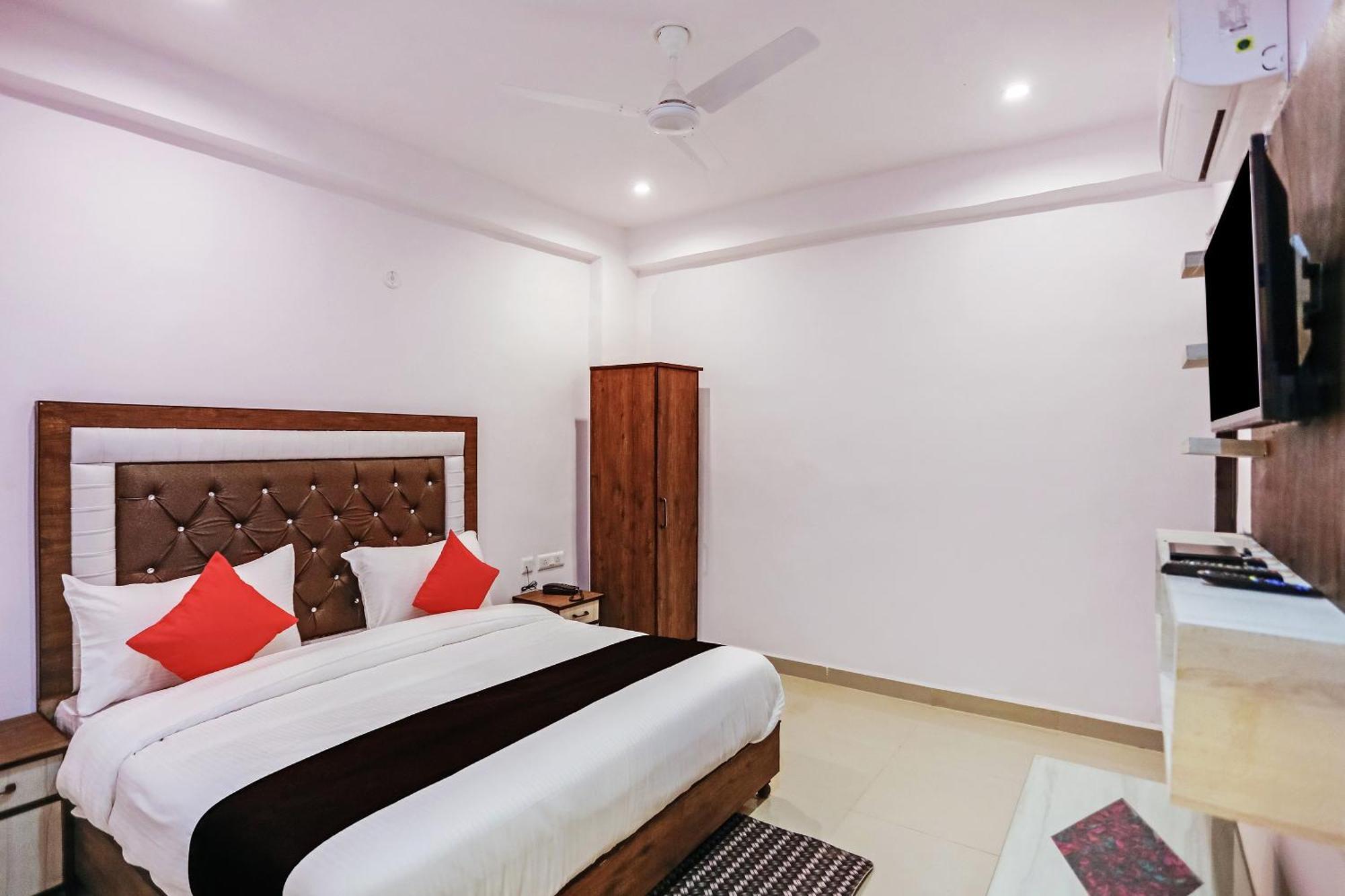 Hotel O Golden Stone Ghaziabad Bagian luar foto