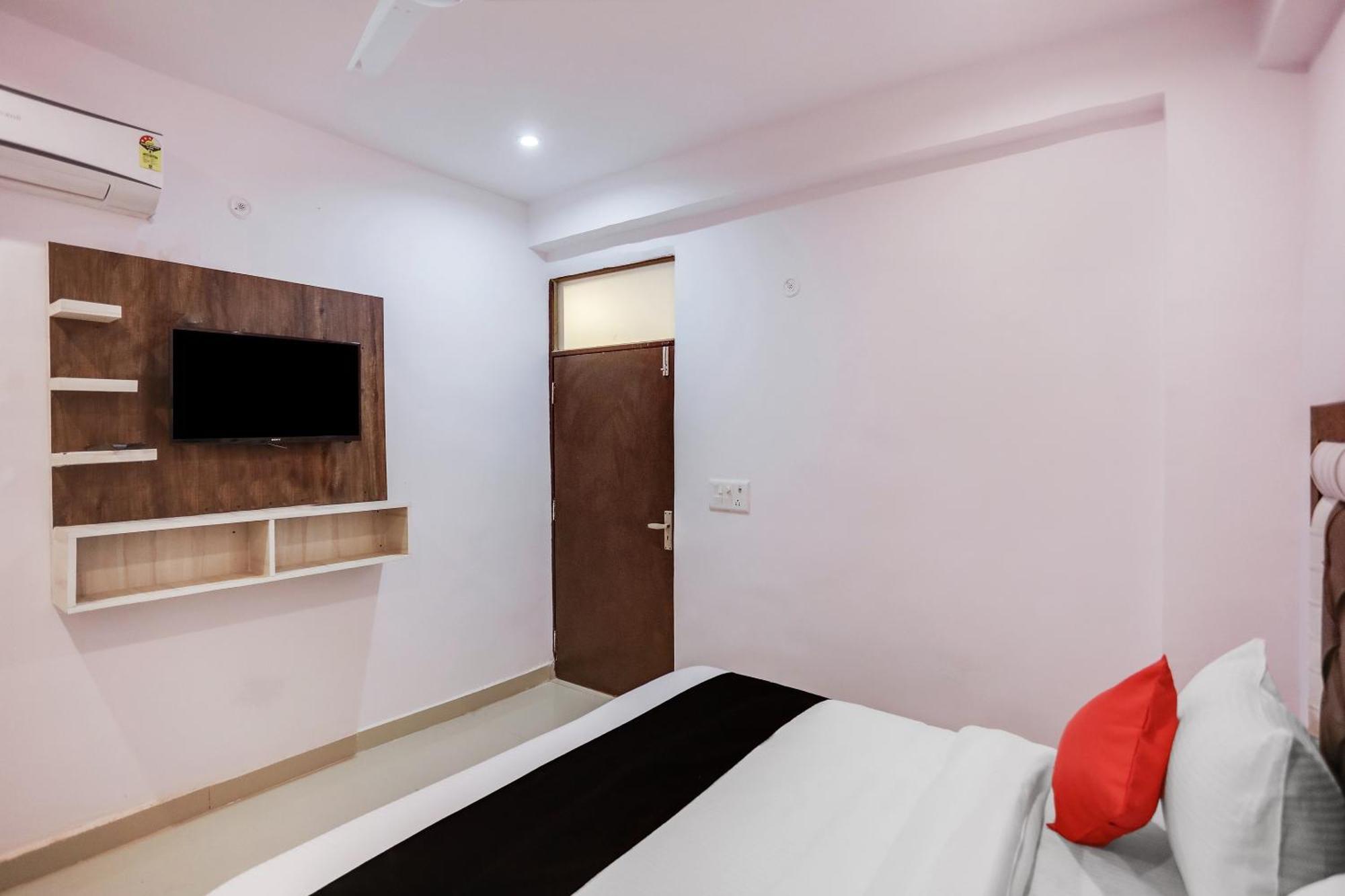Hotel O Golden Stone Ghaziabad Bagian luar foto