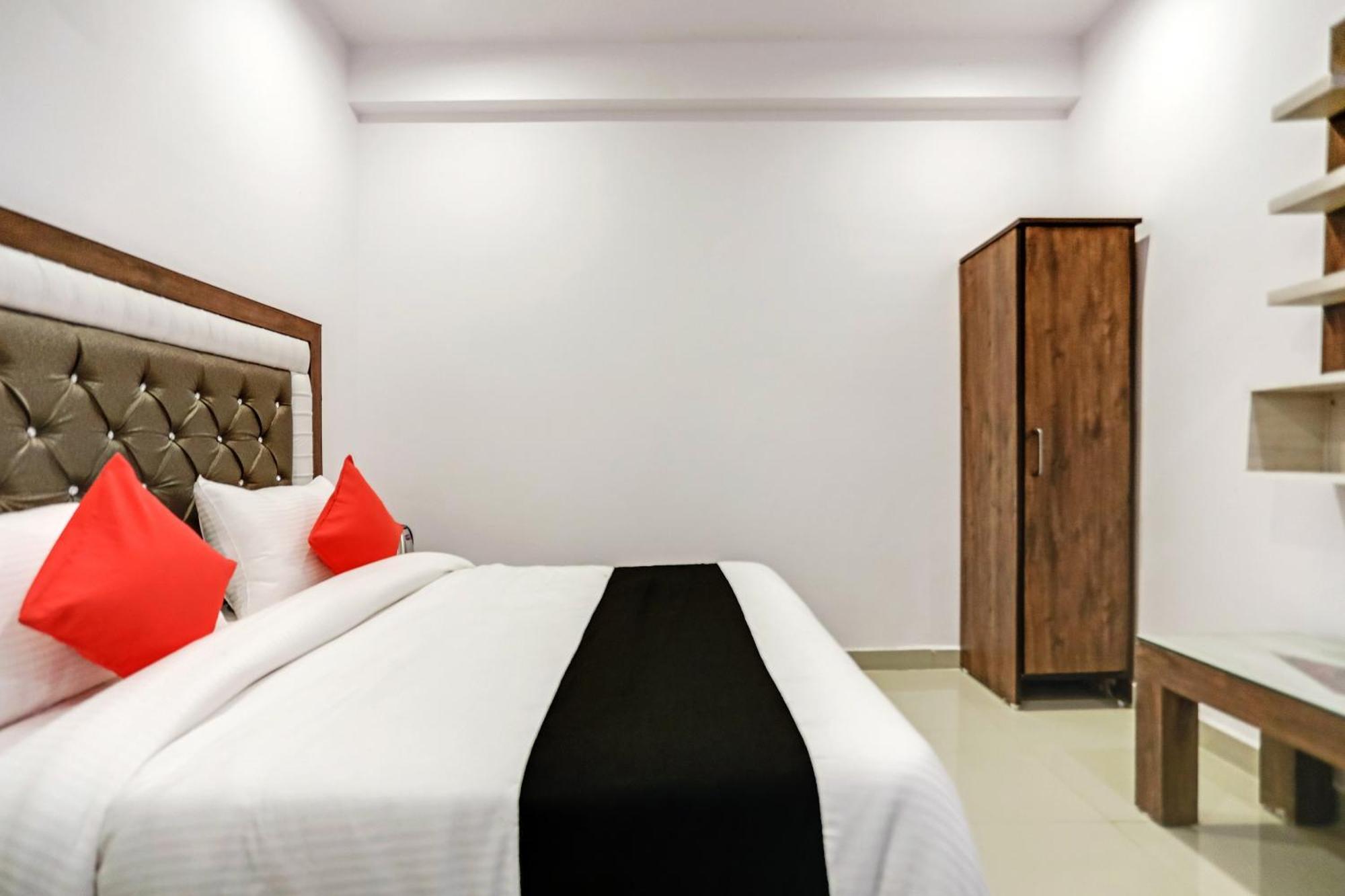 Hotel O Golden Stone Ghaziabad Bagian luar foto