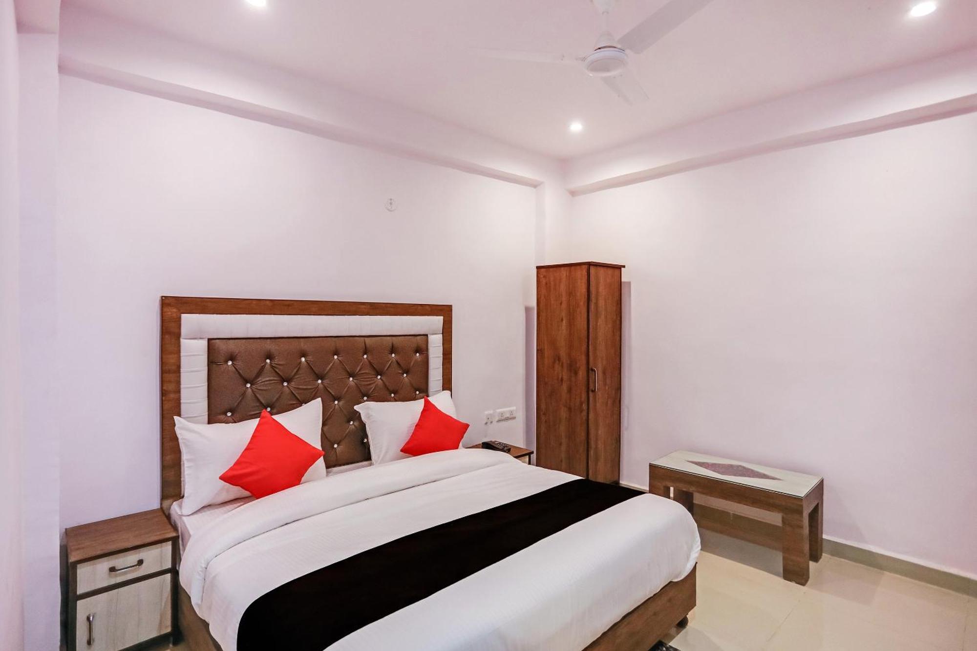 Hotel O Golden Stone Ghaziabad Bagian luar foto