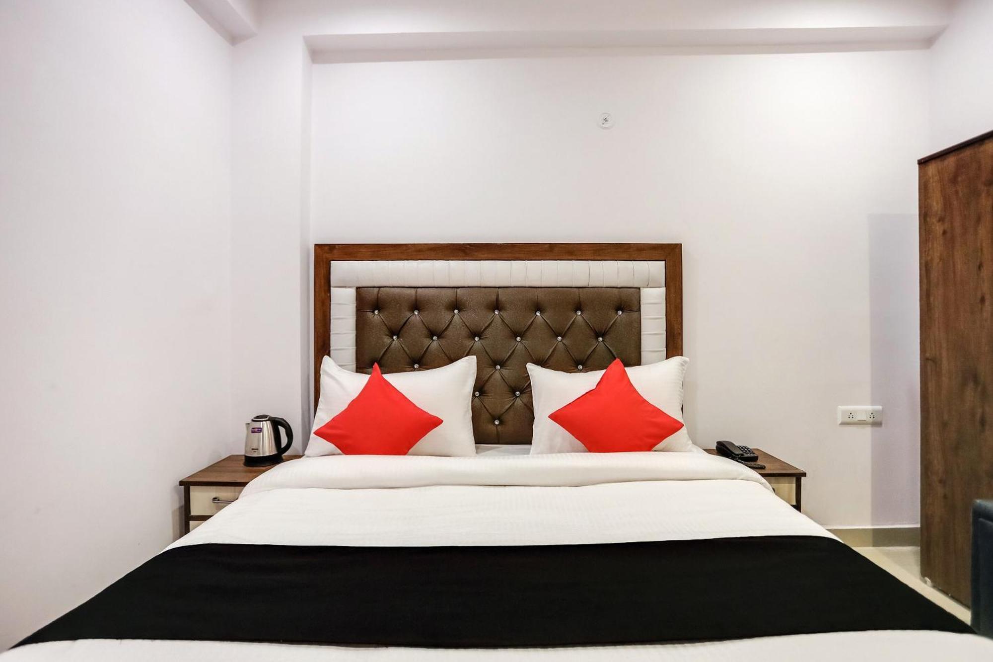 Hotel O Golden Stone Ghaziabad Bagian luar foto