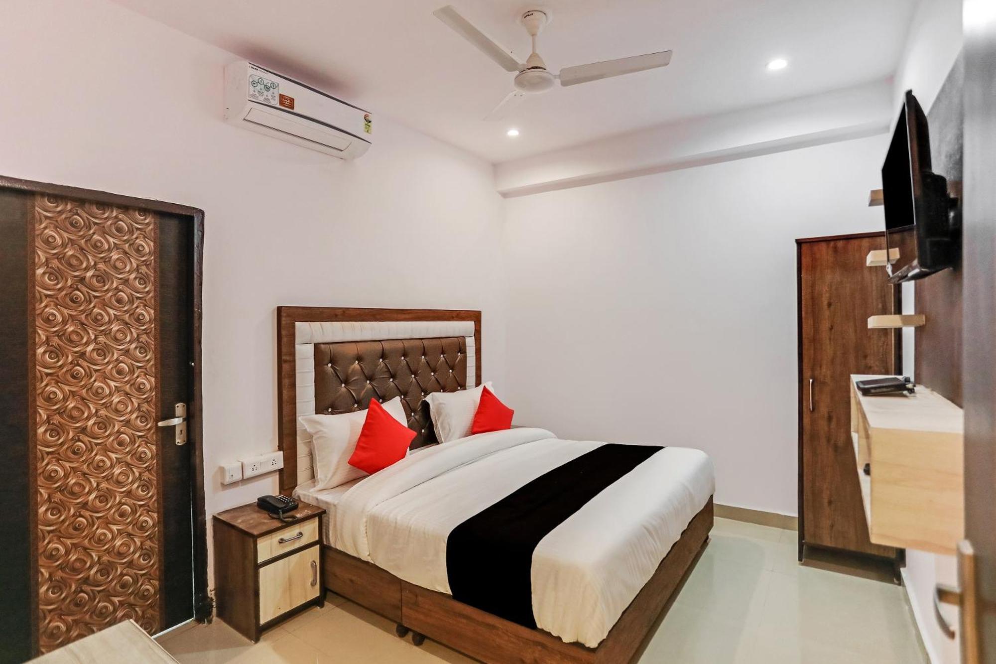 Hotel O Golden Stone Ghaziabad Bagian luar foto
