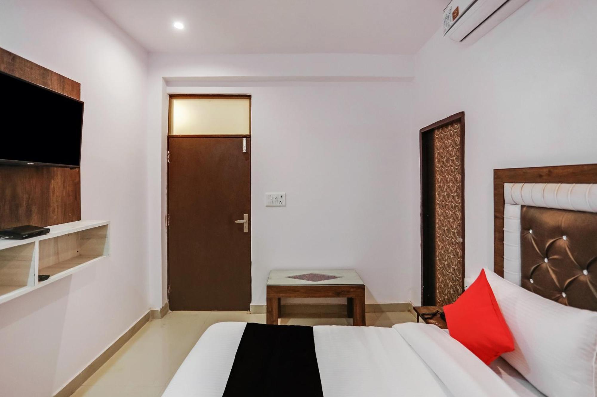 Hotel O Golden Stone Ghaziabad Bagian luar foto