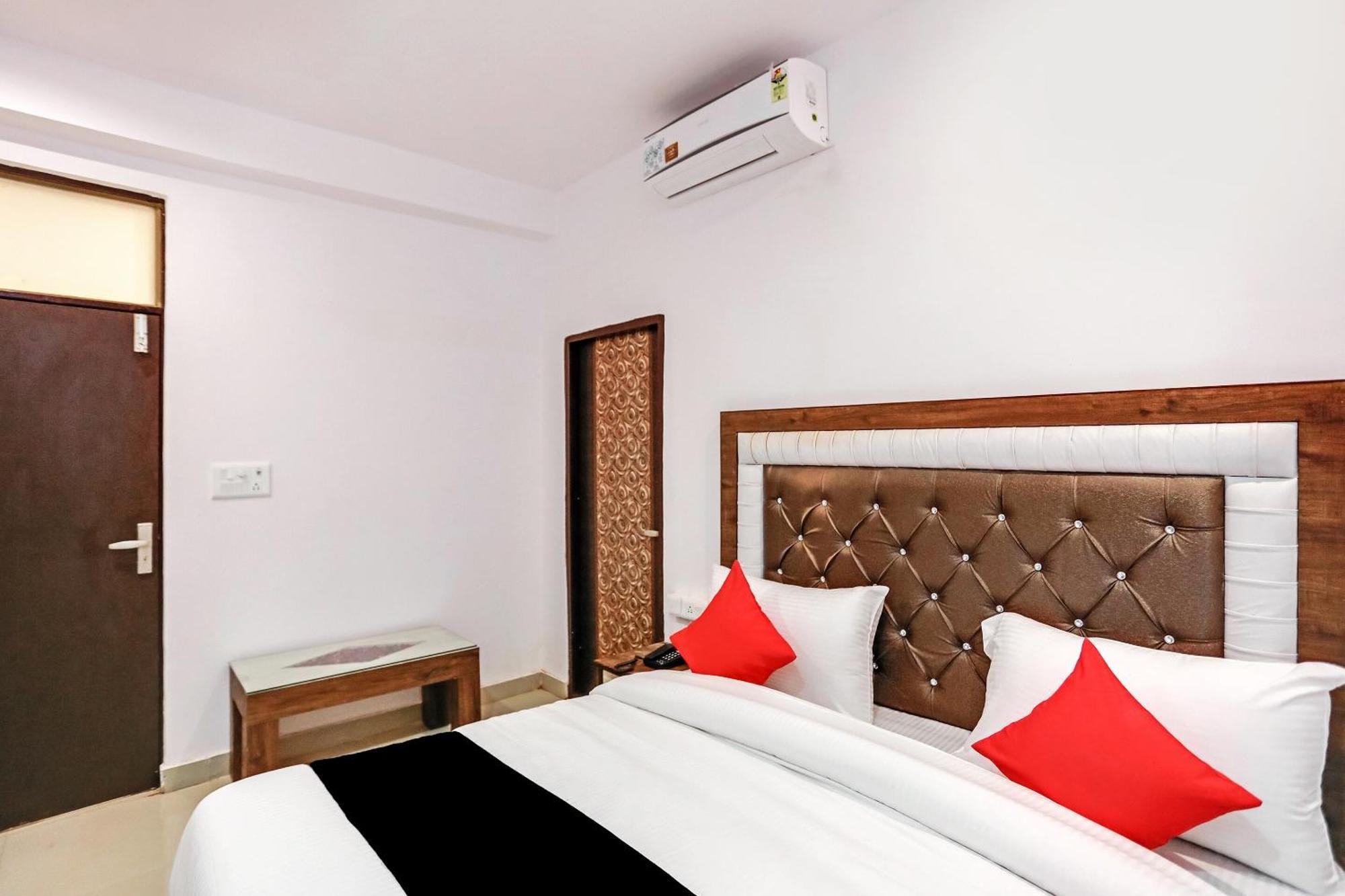 Hotel O Golden Stone Ghaziabad Bagian luar foto