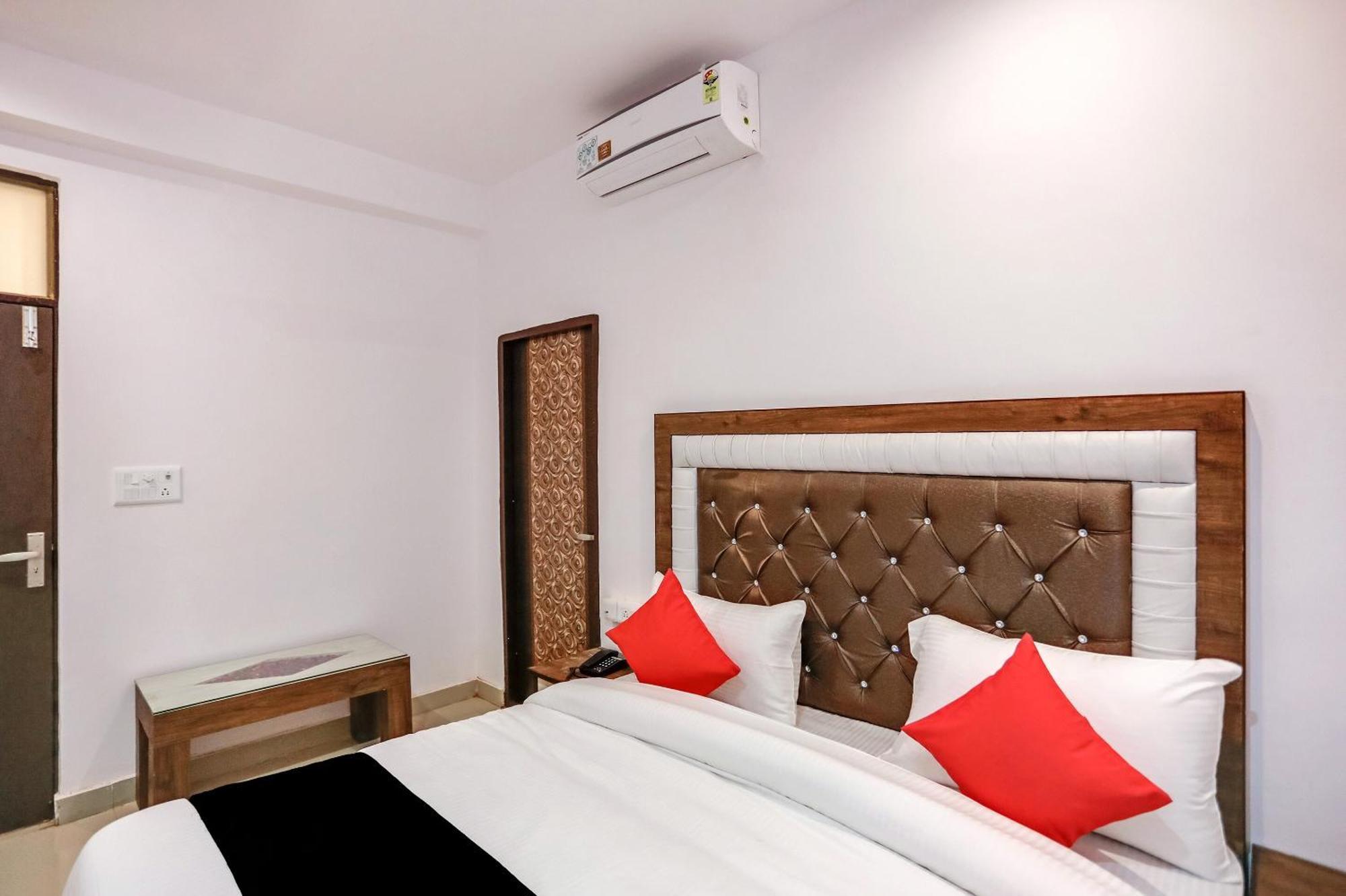 Hotel O Golden Stone Ghaziabad Bagian luar foto